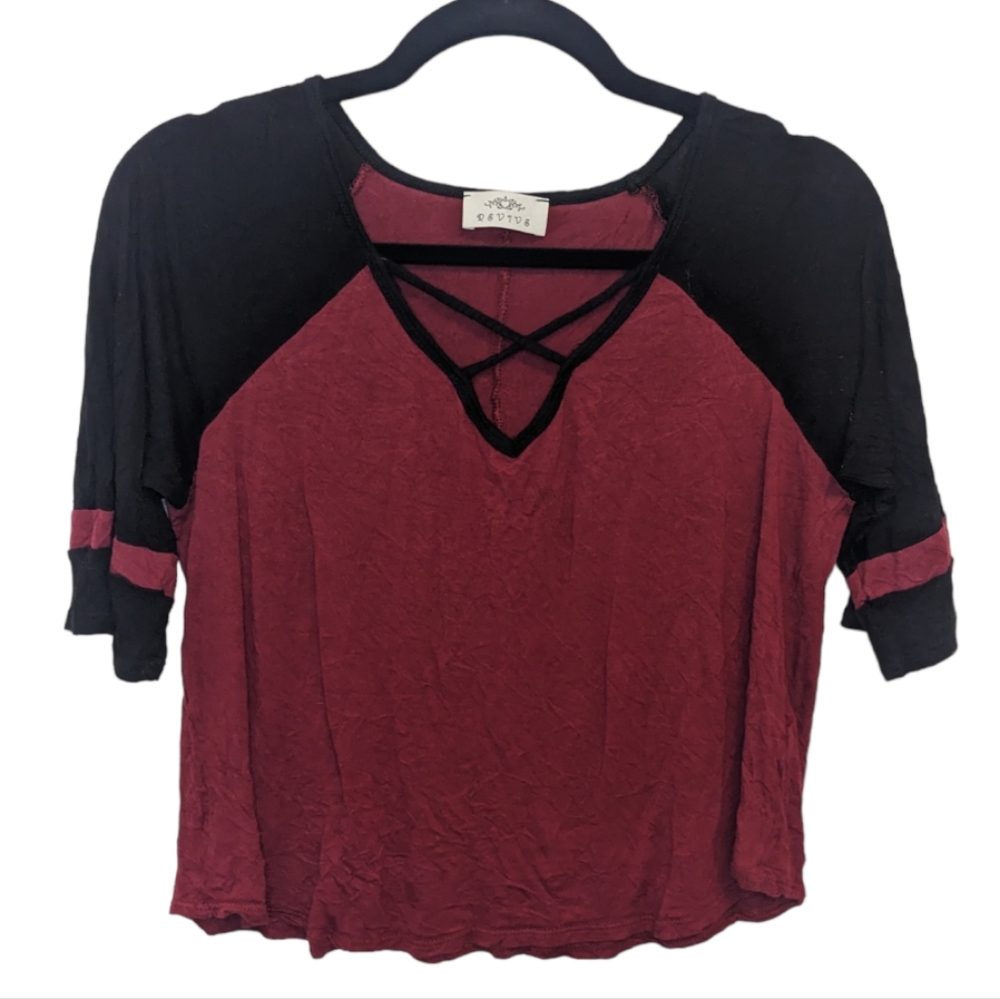Revive Burgundy & Black Crisscross Quarter Sleeve Cropped Top L